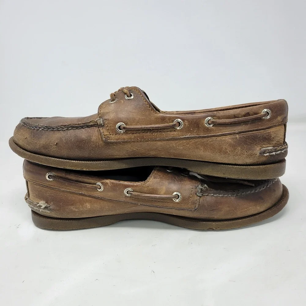 Sperry brand top